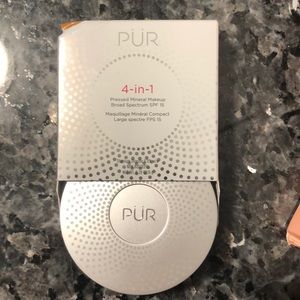 BNIB PUR 4-in-1 presser mineral makeup - COCOA DG7